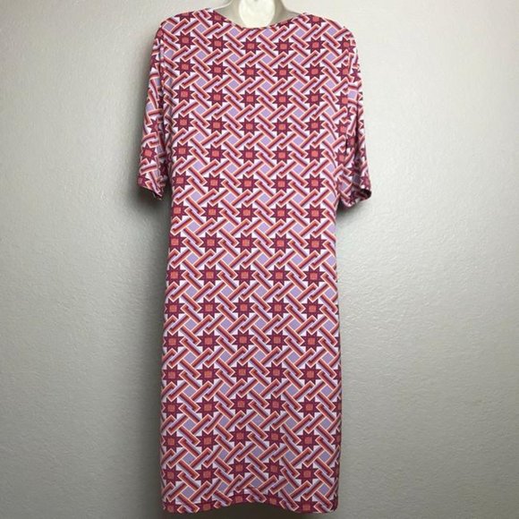 V-Neck Squared Geometric Short Sleeve Shift Dress - Picture 4 of 7